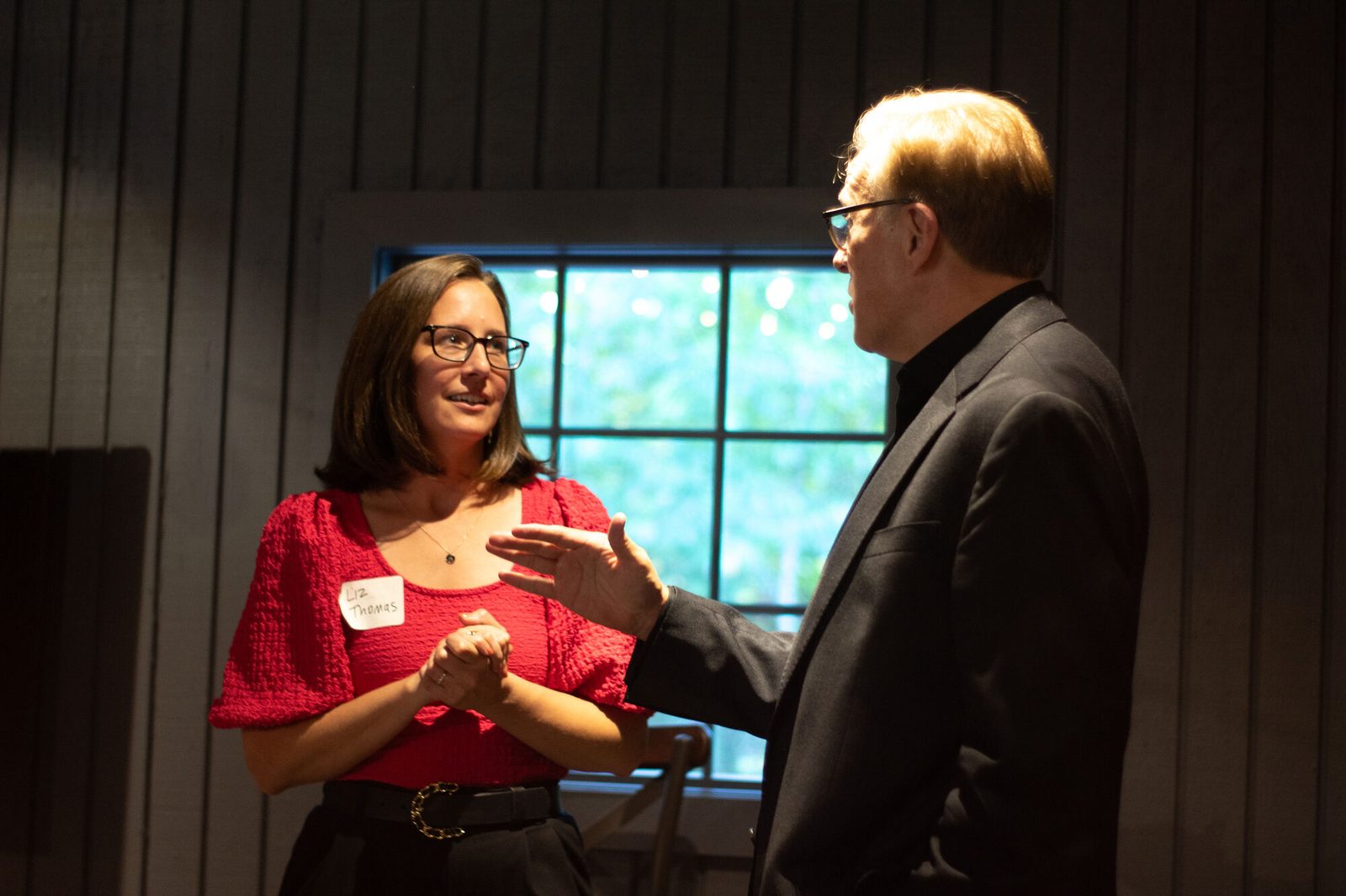 Rich Crawford performing strolling magic for a guest at a corporate networking event