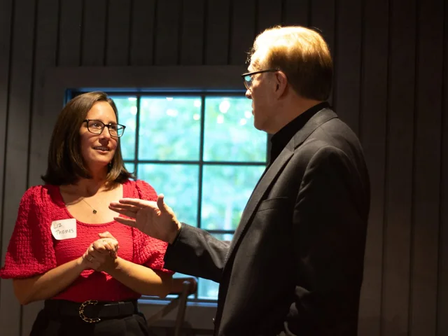 Rich Crawford performing close-up magic for a guest at a corporate event